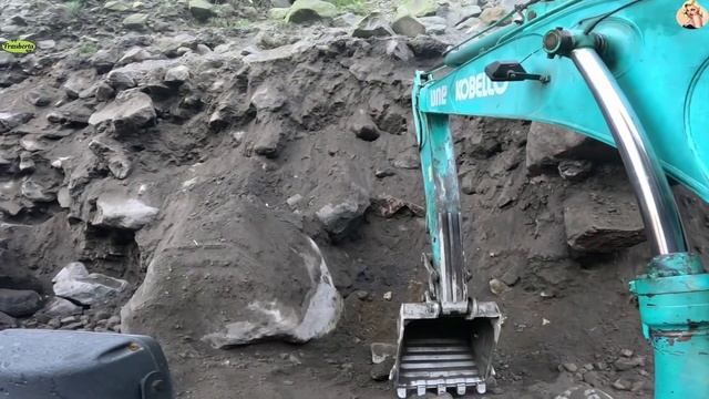 Строительство, экскаватор копает песок смотреть онлайн