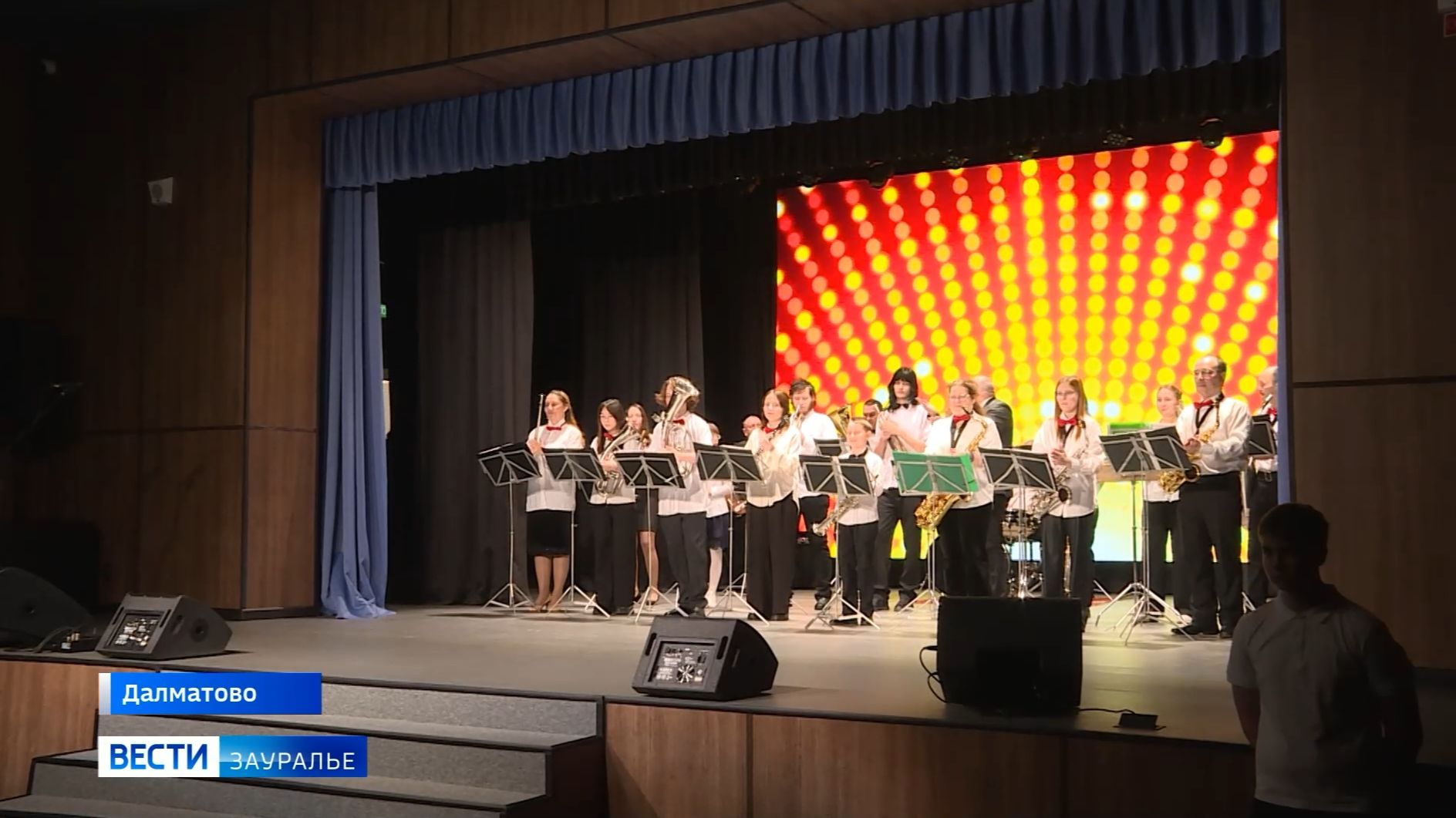 В Далматове после капитального ремонта открылся культурно-досуговый центр смотреть онлайн