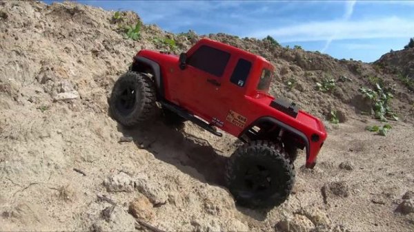 Axial SCX10 3 против MST CFX-W