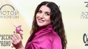 Три рабыни и ребенок: как певица Жасмин справляется с ролью бабушки