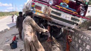 Экстренный автосервис. Пакистан