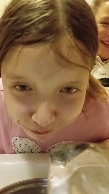 обмокни свою подругу челендж