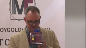 Награждение медалью «За вклад в культуру России» художника Эдуарда Абжинова