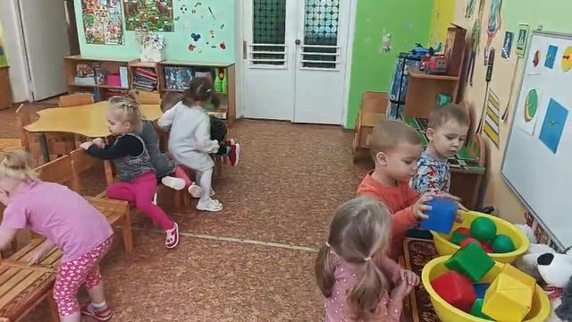 Шарики и кубики - весёлая игра #котикиисобачки #игры #длясамыхмаленьких #раннееразвитие #игрывсаду