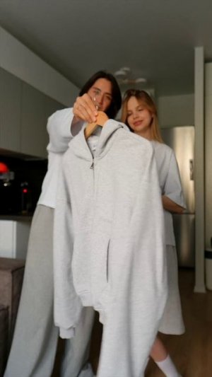 как вам, оделись бы так же?