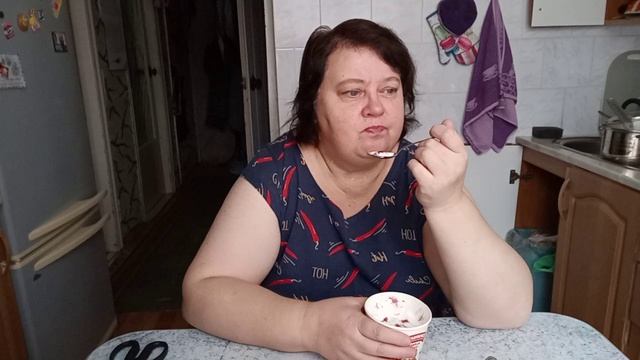 Давлюсь роллами 🍣 ПАТАМУШТА судьба такой поломатый 😭 смотреть онлайн