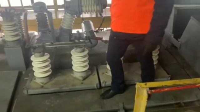 Знакомство с крышевым оборудованием электровоза ВЛ-80 смотреть онлайн