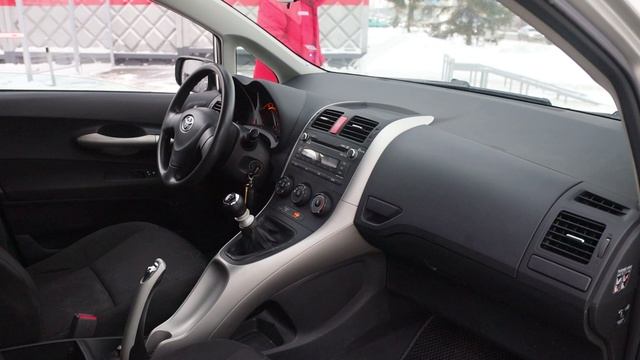 Toyota Auris смотреть онлайн