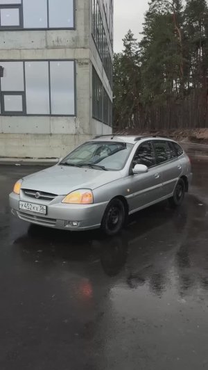 Видеообзор автомобиля Kia Rio 2004 года выпуска.
