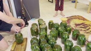 Катаем огурцы на зиму  Влог