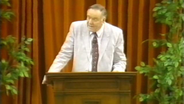 Kenneth E Hagin - 1985 0111 - He Who Has an Ear to Hear - 33 смотреть онлайн