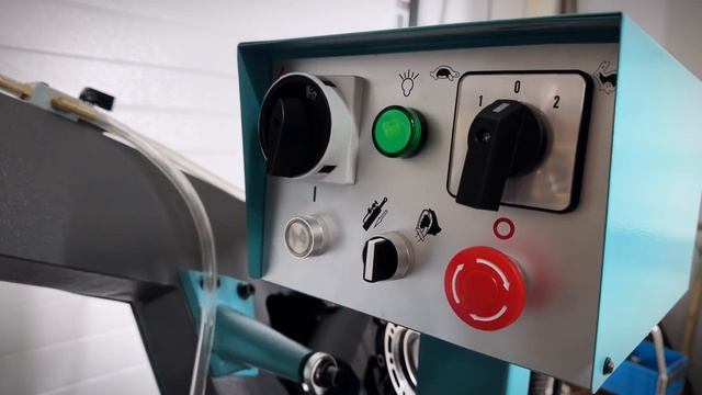 Ленточнопильный станок AURA LM-220G380 смотреть онлайн