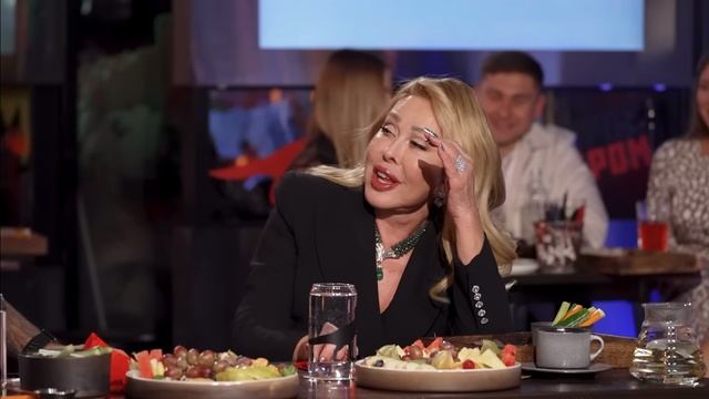 Отрывок из шоу вопрос ребром Любовь Успенская говорит мусора за мной едут они мигают сигналят смотреть онлайн