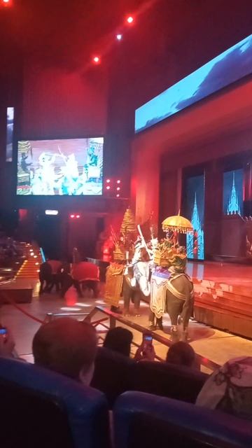 Красота, которая не из этого мира Танец богов в джунглях Таиланда: что скрывает шоу в Nong Nooch? смотреть онлайн