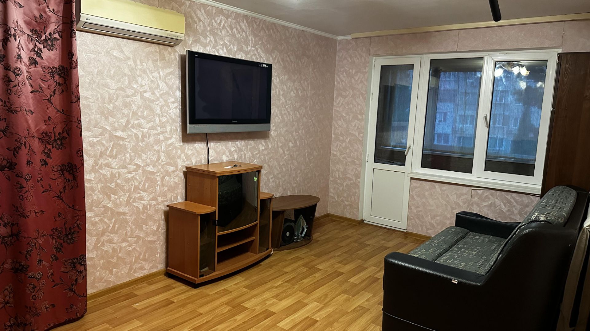 Крым. Показываю квартиру, в которой мы жили в Алуште. Восточная набережная, магазин в Кипарисном. смотреть онлайн