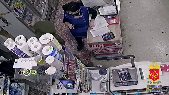 Беловские полицейские по горячим следам задержали подозреваемого в разбойном нападении на магазин смотреть онлайн