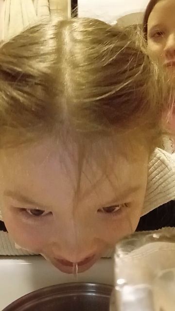 обмакни подругу челендж