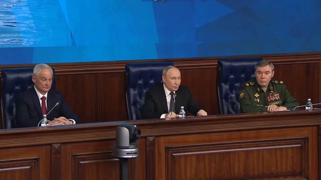 Путин: «Публично же было заявлено, что никакого расширения НАТО на восток не будет!» смотреть онлайн
