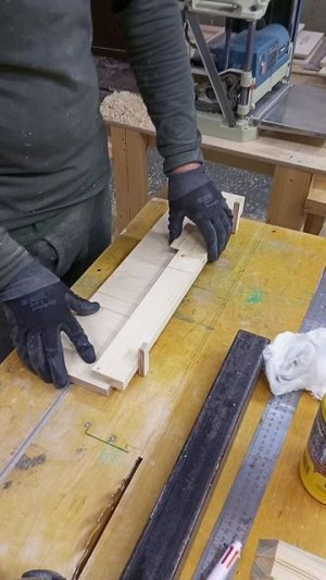 Приспособа для изготовления задней крышки дна улья.