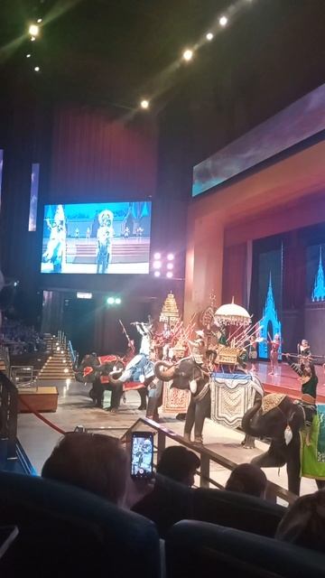 30 секунд — и ты в древнем Сиаме Танец богов в джунглях Таиланда: что скрывает шоу в Nong Nooch? смотреть онлайн