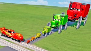 Тракторы на ОГРОМНЫХ КОЛЕСАХ-ПИЛАХ! Против Поезда Томаса Маквина!