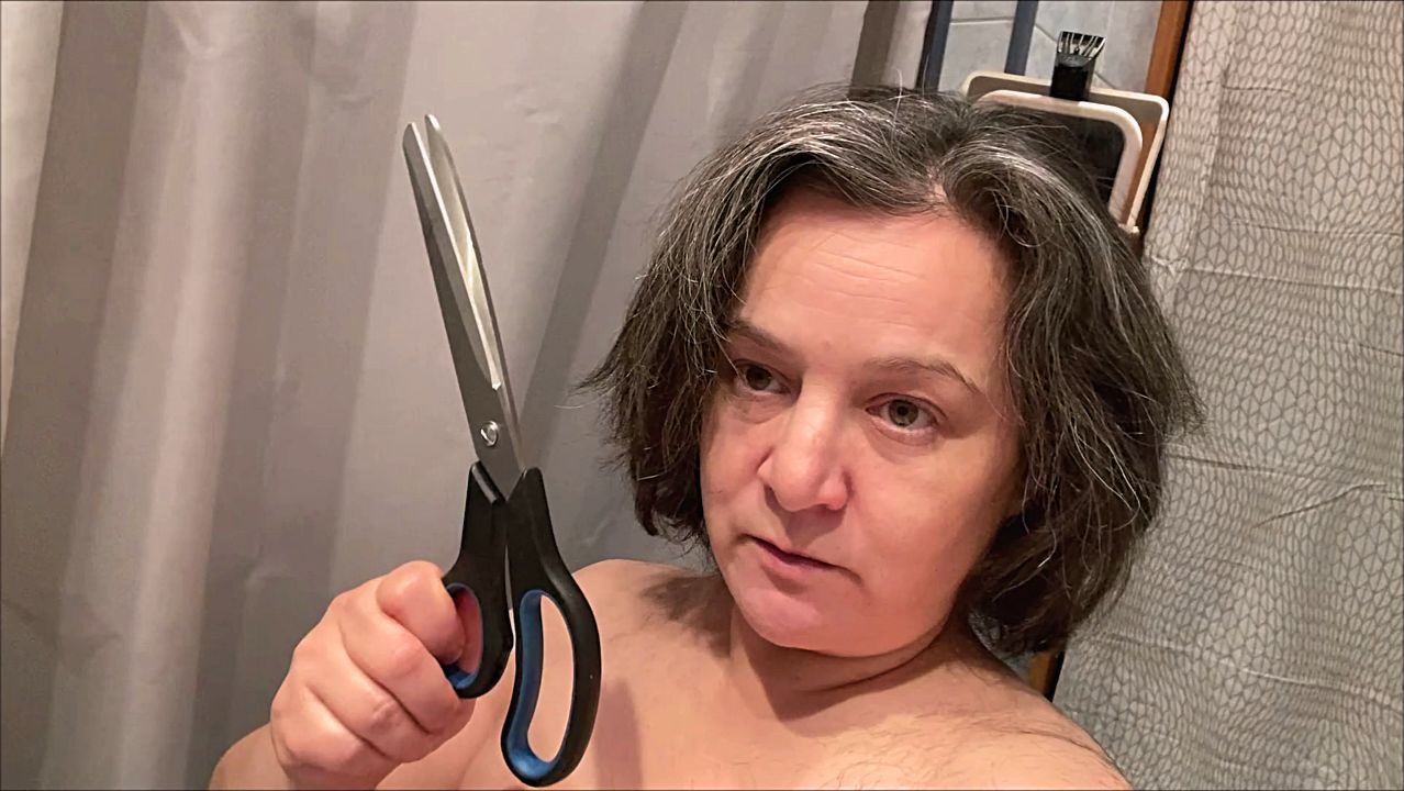 Трейлер: Подстриглась швейными ножницами🔥Стоматолог разрушил мои планы💥Открыла магазин книг! смотреть онлайн