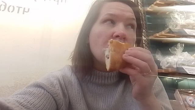 Мукбанг когда очень захотелось пирога😋 смотреть онлайн