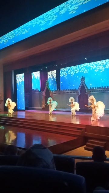 Лови момент: танец в Nong Nooch Танец богов в джунглях Таиланда: что скрывает шоу в Nong Nooch? смотреть онлайн