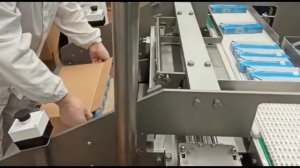 Полуавтоматический групповой упаковщик с боковой загрузкой.