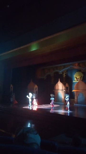 Это не Disney — это Таиланд Танец богов в джунглях Таиланда: что скрывает шоу в Nong Nooch? смотреть онлайн