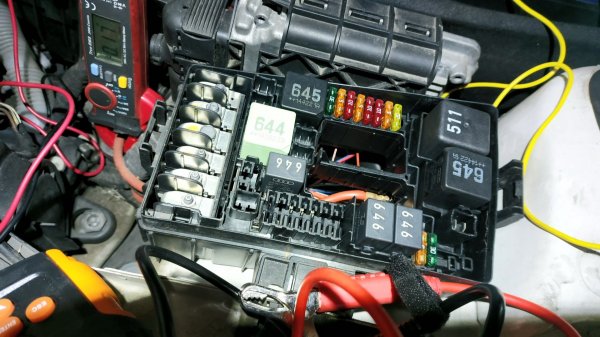 Год ездил с проблемой утечки тока ŠKODA OCTAVIA 2013