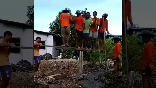 На стройке где-то в Юго-Восточной Азии. смотреть онлайн