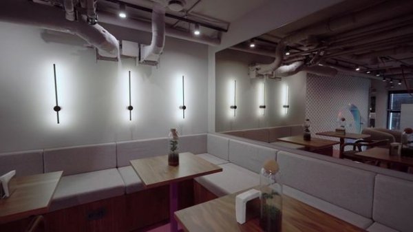 Освещение кофейни Glitch Coffee с использованием трековой системой на ремнях DECORATO от Divinare