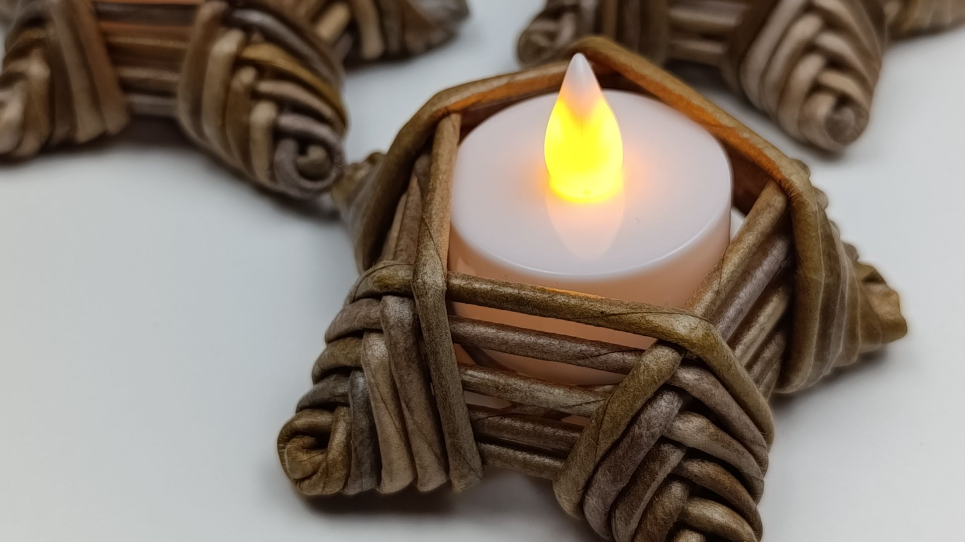 МК «Подсвечник» из бумажной лозы смотреть онлайн