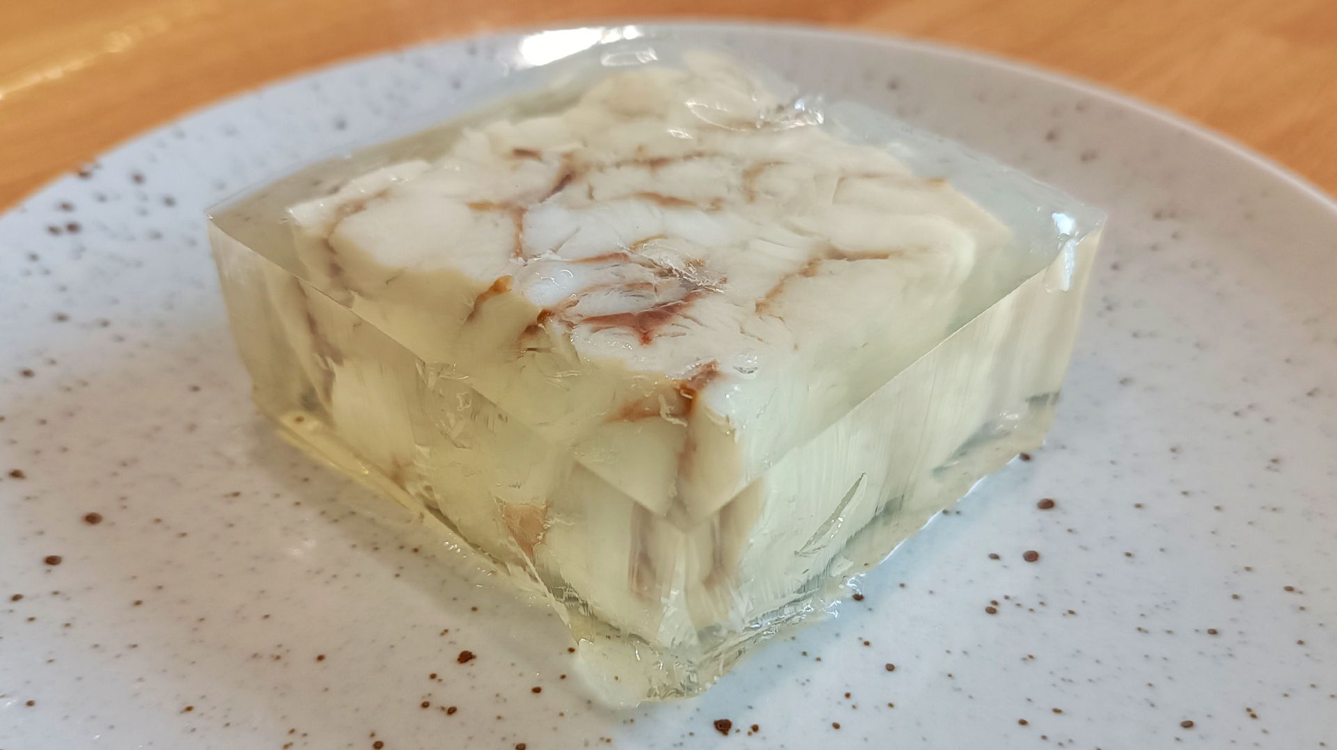 ЗАЛИВНОЙ ПАРОВОЙ МИНТАЙ в желе из овощного бульона. Диетический рецепт заливной рыбы смотреть онлайн