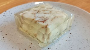 ЗАЛИВНОЙ ПАРОВОЙ МИНТАЙ в желе из овощного бульона. Диетический рецепт заливной рыбы