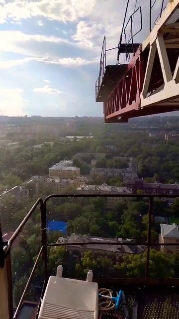 Летнего дождичка вам в ленту) #башенныйкран #крановщик #стройка #работа #кран