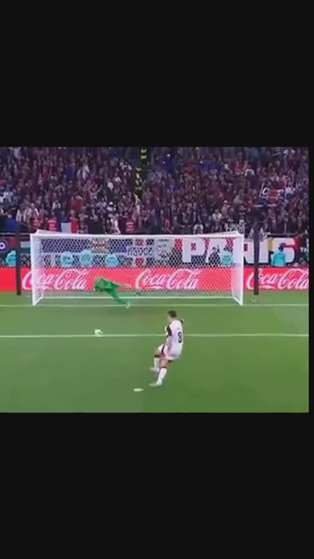 Матвей Сафонов вытащил вчера четыре пенальти 👍 смотреть онлайн