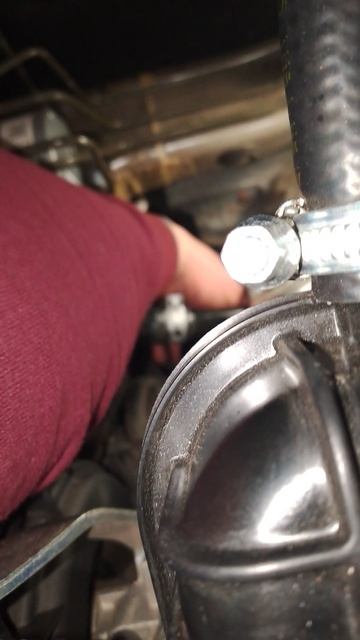 Почему не удобно крутить фильтр масла из-под капота на Лада Веста NG смотреть онлайн