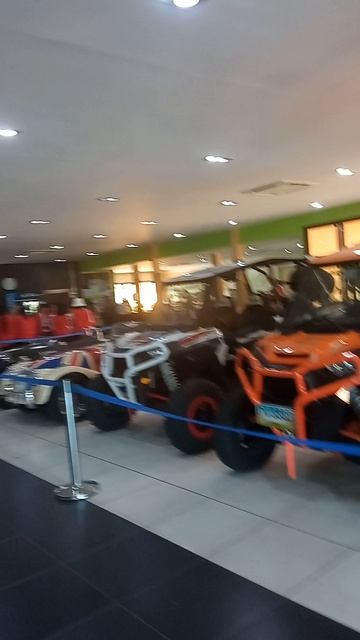 Где в Таиланде спрятали ретро-гараж? Ретро-автомобили среди пальм: неожиданная коллекция смотреть онлайн