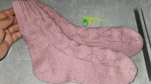 Носки чулочными спицами узором "Сердечки" на размер 37-39 Часть вторая