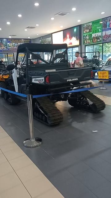 В 20 км от Паттайи — автомобильная сказка Ретро-автомобили среди пальм: неожиданная коллекция смотреть онлайн