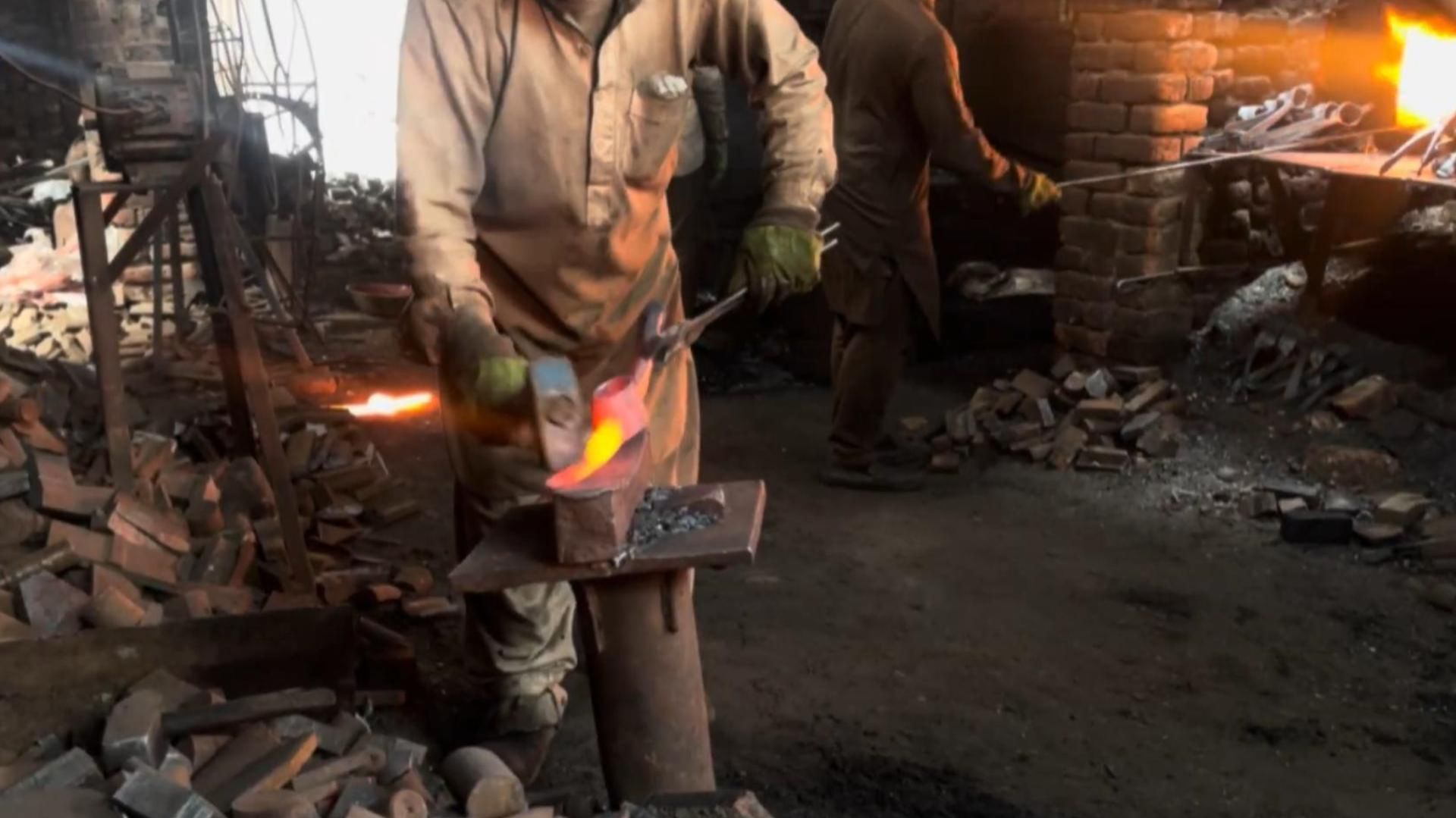 Ковка сверхпрочной кирки. смотреть онлайн