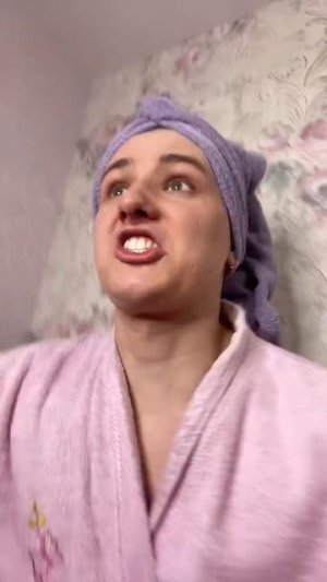 Мама и пылесос 😂