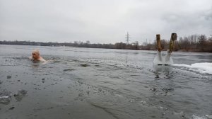18.12.2025.г. Первый лёд - купаюсь в майне!