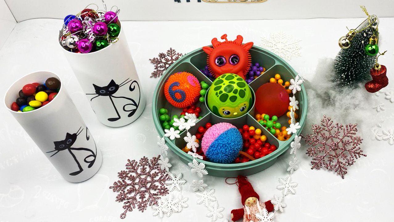 Мультики для Детей и малышей. Новогодние превращение антистрессиков в бусинки. Мультики залипалки смотреть онлайн