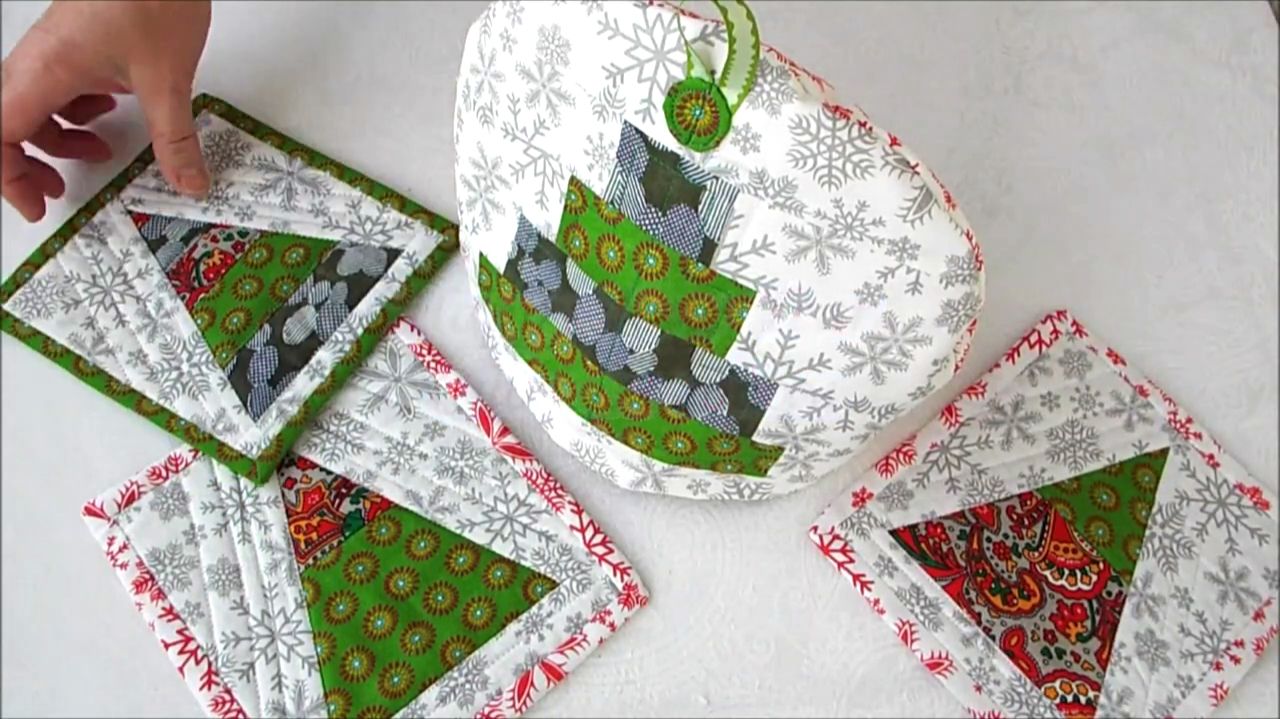 Новогодний подарок из лоскутов в каждый дом. Грелка на чайник и прихватки с Ёлкой. Мастер класс.