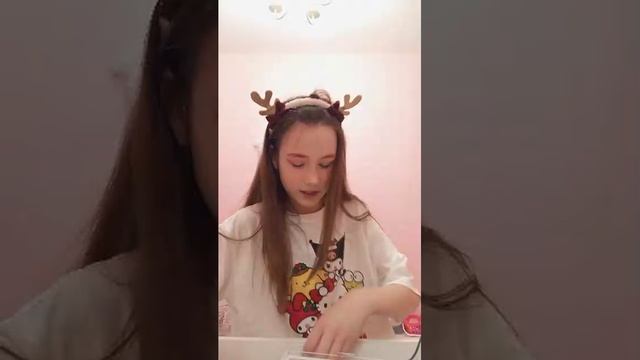 Кейси делает макияж который задал Подписчик смотреть онлайн