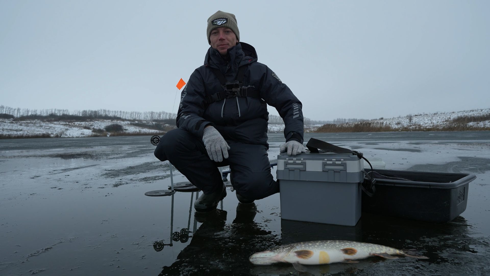 Ловля щуки на жерлицы по первому тонкому льду. Зимняя рыбалка 2025. смотреть онлайн