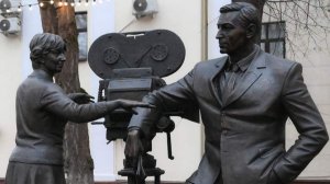 Памятник создателям сериала «Семнадцать мгновений весны» открыли в Москве